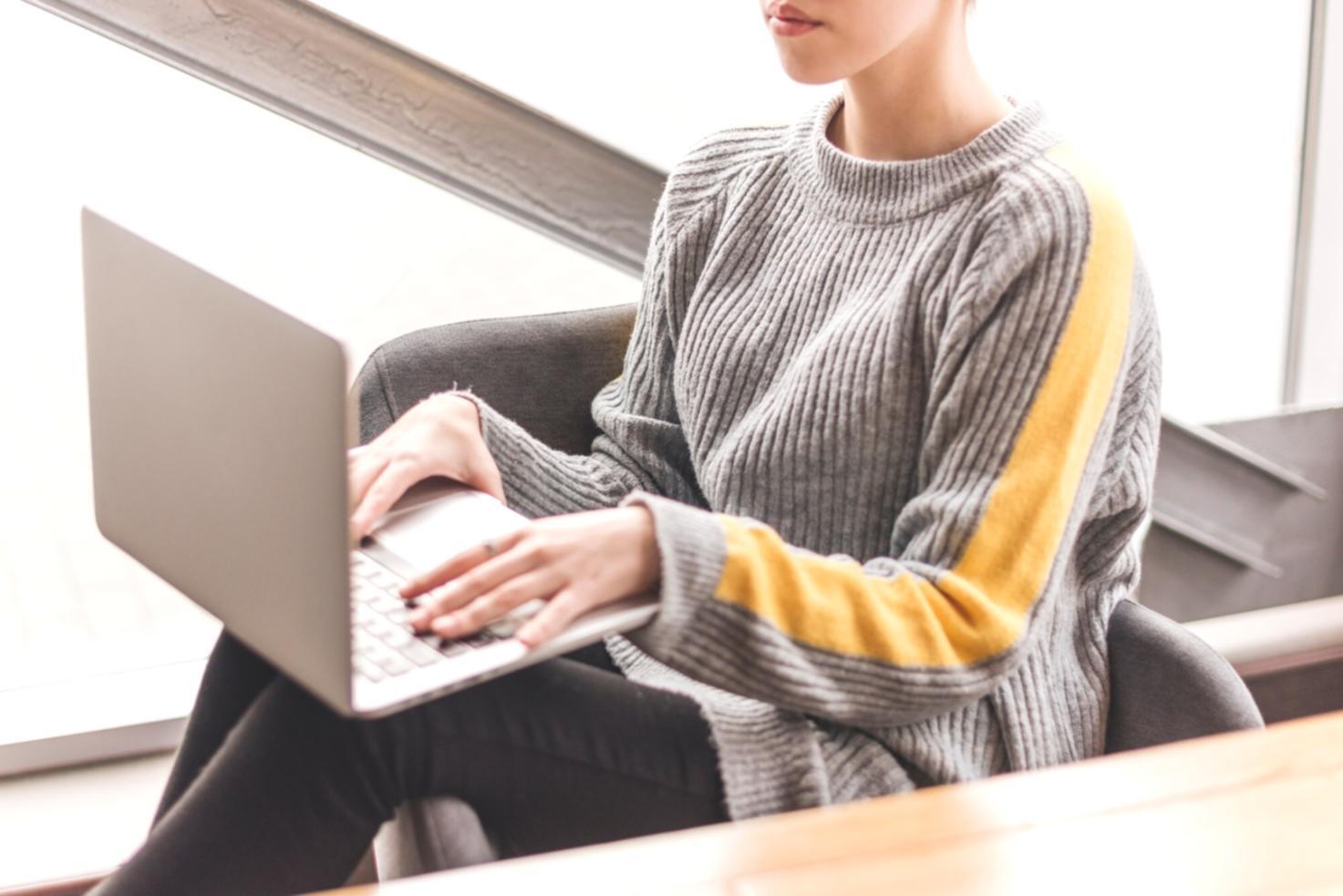 Laboratorio de investigación capilar con equipos especializados